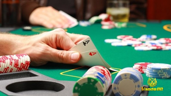 Phân biệt xì tố và Poker - Về các lá bài